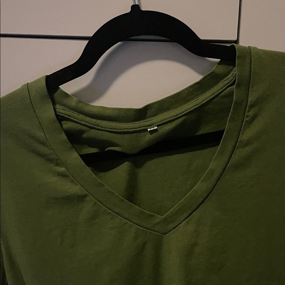 Olive Green size medium v neck shirt - Picture 3 of 9